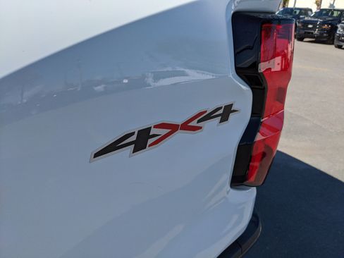 Used 2025 Chevrolet Colorado W/T image 12