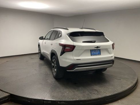 New 2026 Chevrolet Trax LT image 5
