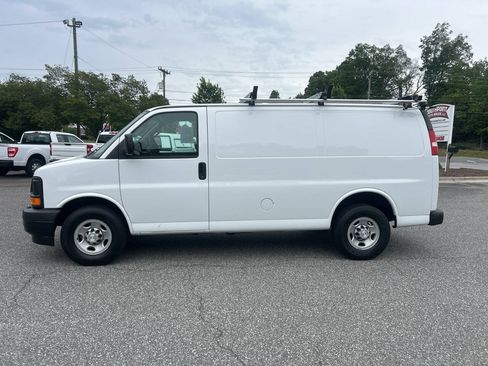 Used 2017 Chevrolet Express 2500 RWD image 6