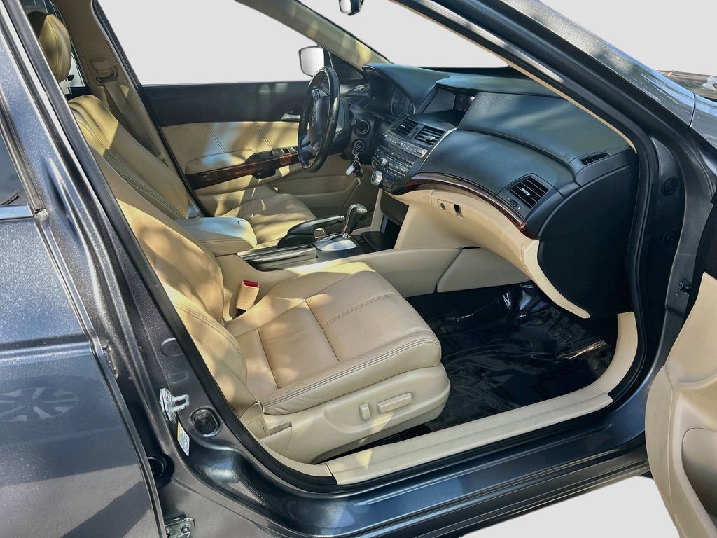 Used 2010 Honda Crosstour EX-L image 27