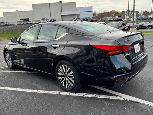 Used 2024 Nissan Altima 2.5 SV image 5