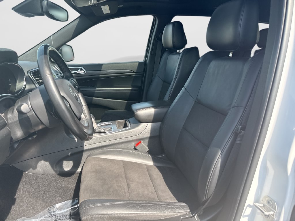 Used 2020 Jeep Grand Cherokee Altitude AWD/4WD image 18