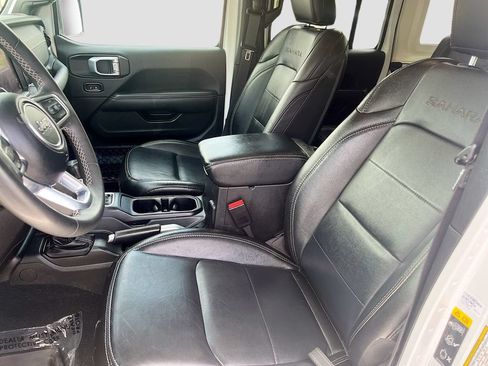 Used 2023 Jeep Wrangler Unlimited Sahara AWD/4WD image 19
