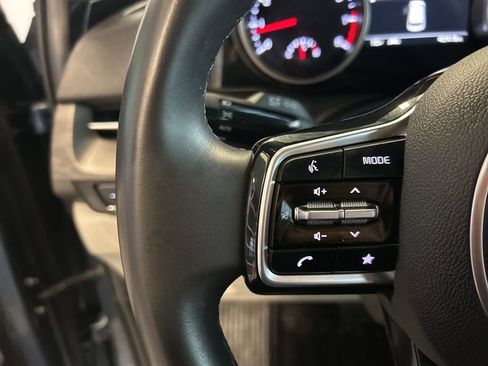 Certified 2024 Kia Carnival EX image 25