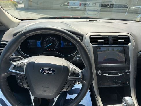 Used 2014 Ford Fusion SE w/ Equipment Group 202A image 7