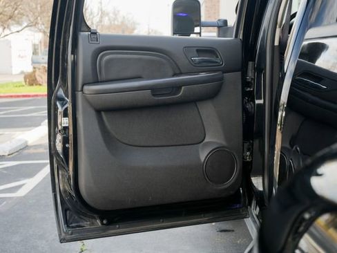 Used 2014 GMC Sierra 3500 Denali image 38