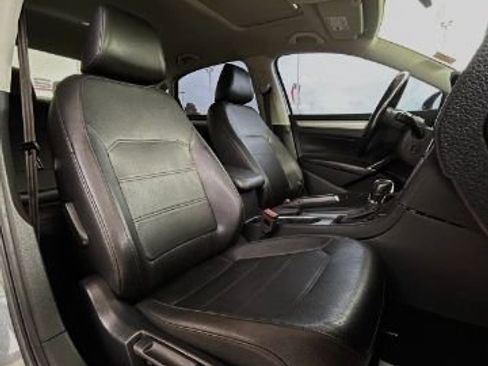 Used 2019 Volkswagen Passat Wolfsburg Edition image 9