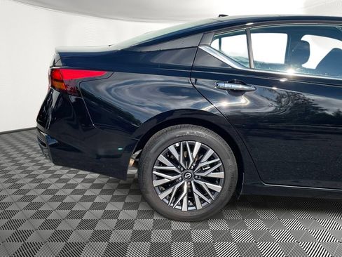 Used 2025 Nissan Altima 2.5 SV FWD image 7