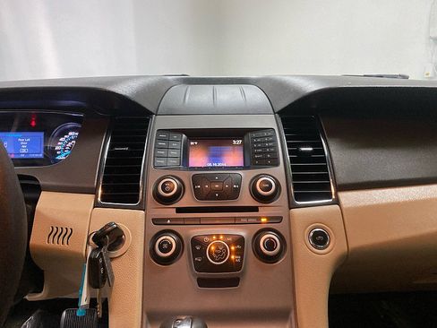 Used 2017 Ford Taurus SE image 28