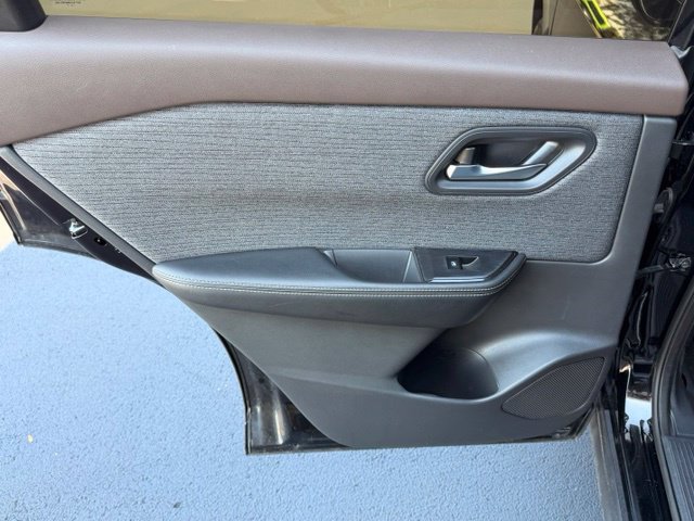 Used 2021 Nissan Rogue SV AWD/4WD image 6