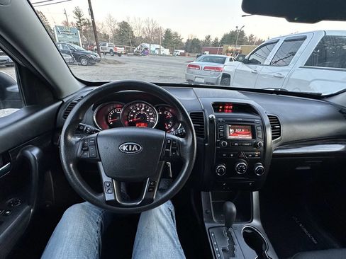 Used 2013 Kia Sorento LX w/ Convenience Pkg image 10