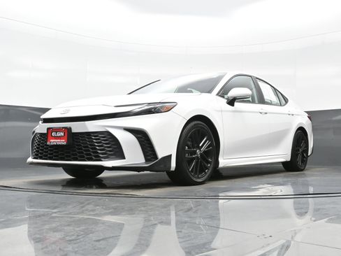 Used 2025 Toyota Camry SE image 27