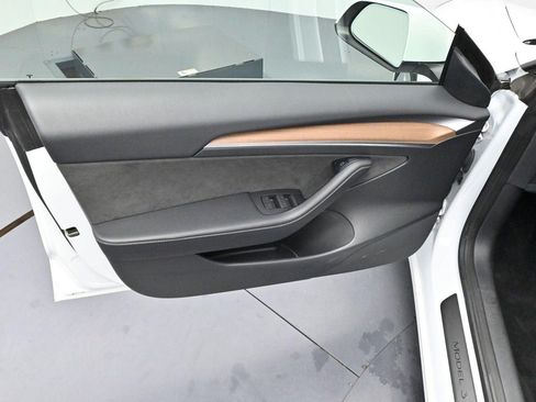 Used 2022 Tesla Model 3 RWD image 9
