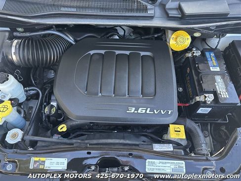 Used 2017 Dodge Grand Caravan SXT image 35