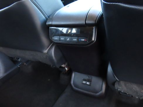 Used 2023 Toyota Highlander XLE image 15