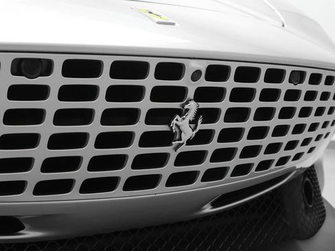 Certified 2025 Ferrari Roma Spider RWD image 5