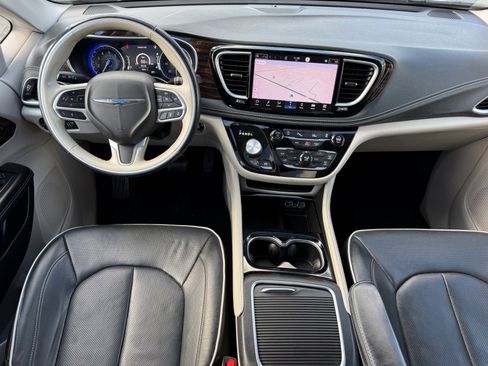 Used 2021 Chrysler Pacifica Limited image 22