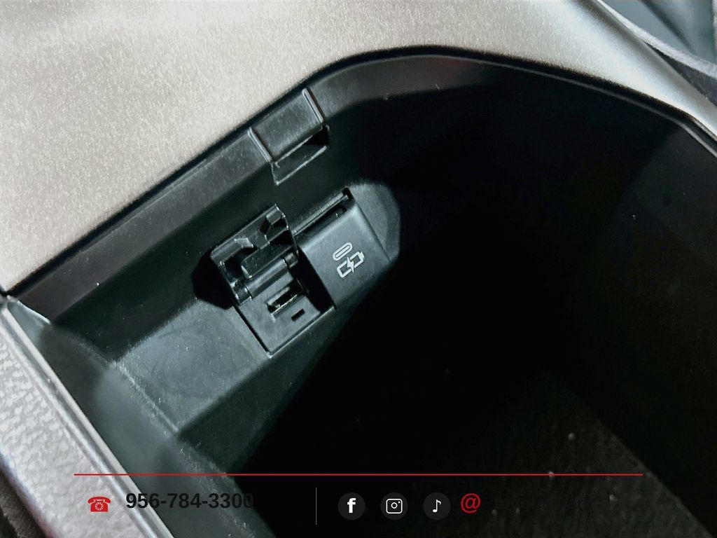 Used 2024 Toyota Camry SE AWD/4WD image 16