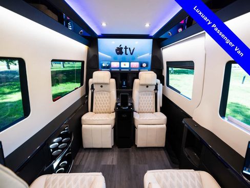 Used 2024 Mercedes-Benz Sprinter 2500 image 2