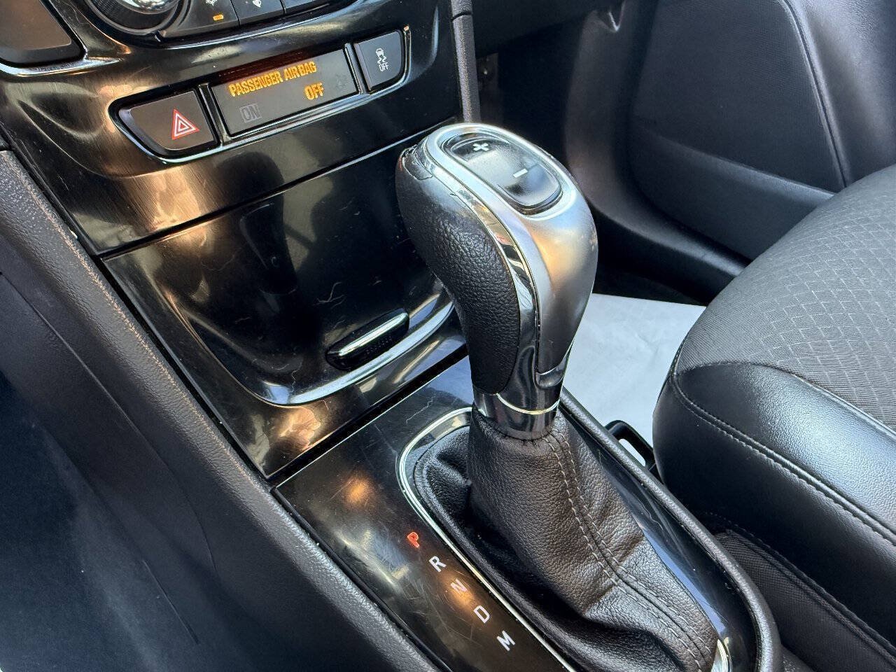 Used 2018 Buick Encore Sport Touring FWD image 21