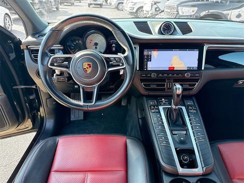 Used 2021 Porsche Macan S image 25