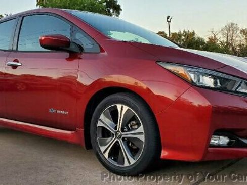 Used 2019 Nissan Leaf SV w/ SV Technology Package image 9