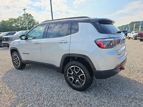 Used 2024 Jeep Compass Trailhawk AWD/4WD image 7
