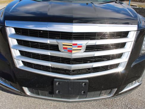 Used 2020 Cadillac Escalade Premium Luxury image 60