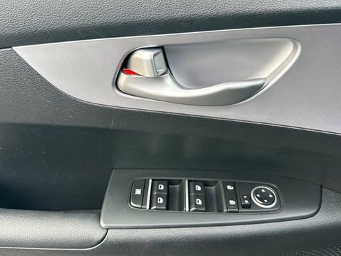 Used 2024 Kia Forte LXS image 10