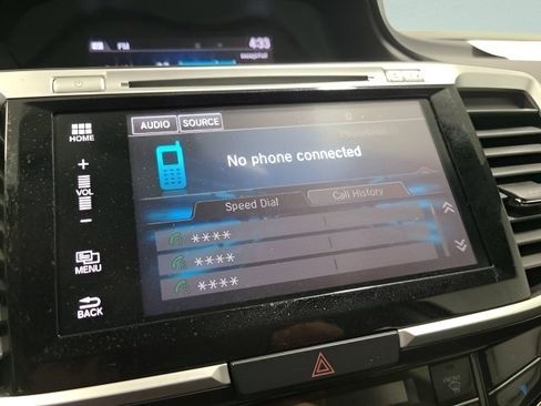 Used 2017 Honda Accord EX image 32