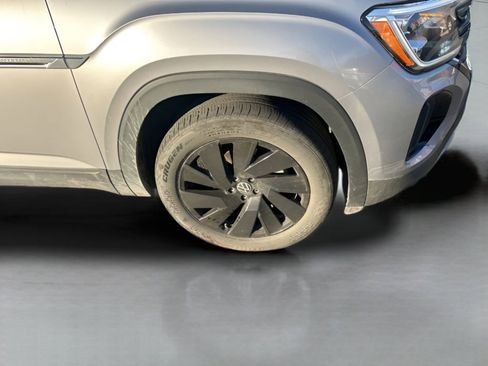 Used 2024 Volkswagen Atlas Cross Sport SE w/ Panoramic Sunroof Package image 12