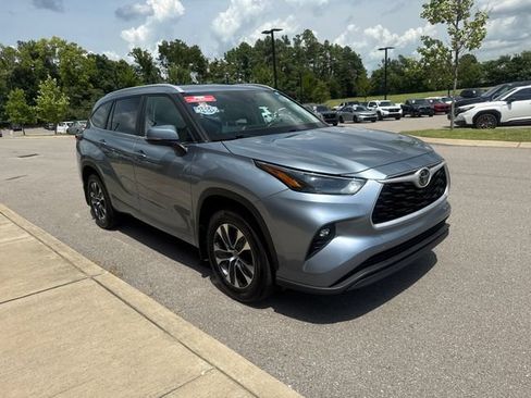Used 2024 Toyota Highlander XLE AWD/4WD image 6