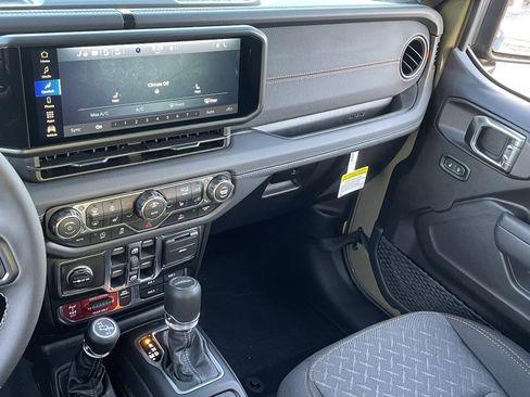New 2026 Jeep Gladiator Mojave AWD/4WD image 15