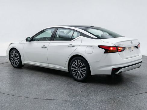 Used 2025 Nissan Altima 2.5 SV image 6