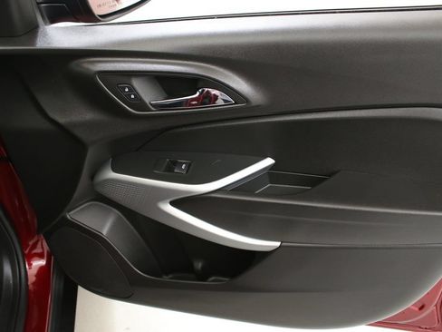 Used 2025 Chevrolet Trax RS w/ Driver Confidence Package FWD image 29