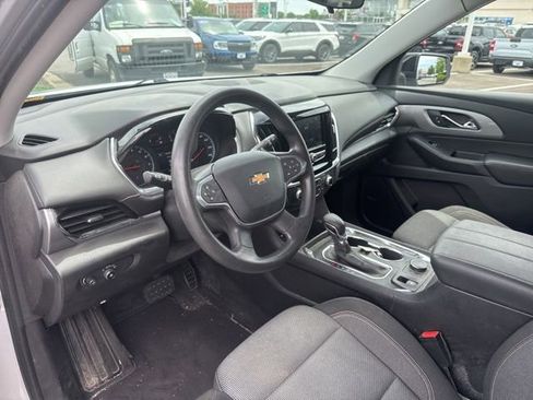 Used 2021 Chevrolet Traverse LS FWD image 10