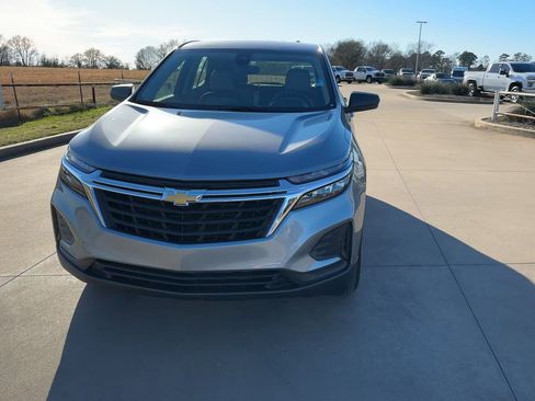 Used 2023 Chevrolet Equinox LS image 4