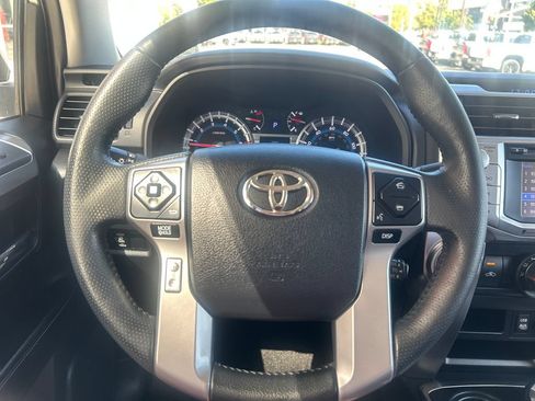 Certified 2016 Toyota 4Runner SR5 AWD/4WD image 17