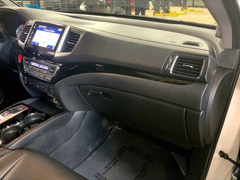 Used 2018 Honda Pilot Touring image 19