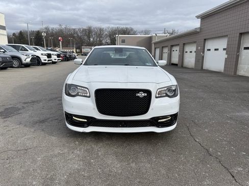 Used 2023 Chrysler 300 C image 2