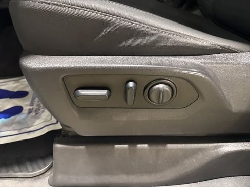 Used 2022 GMC Sierra 3500 SLE w/ SLE Convenience Package image 15