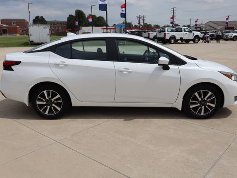 Used 2024 Nissan Versa SV w/ Trunk Package FWD image 4