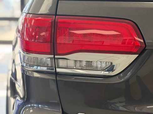 Used 2019 Jeep Grand Cherokee Laredo image 8