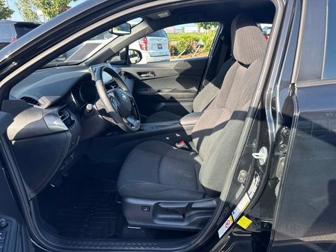 Used 2018 Toyota C-HR XLE FWD image 12