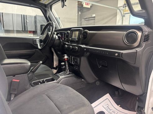 Used 2018 Jeep Wrangler Unlimited Sport S AWD/4WD image 25