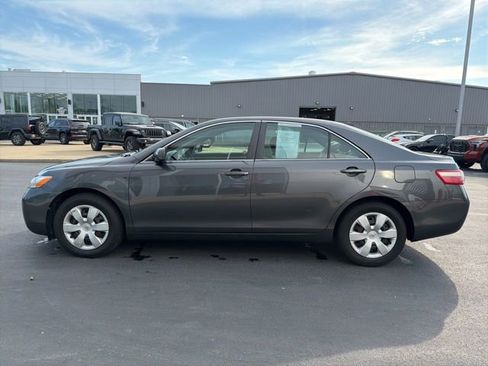 Used 2009 Toyota Camry LE FWD image 4