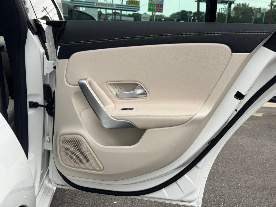 Used 2023 Mercedes-Benz CLA 250 4MATIC image 31