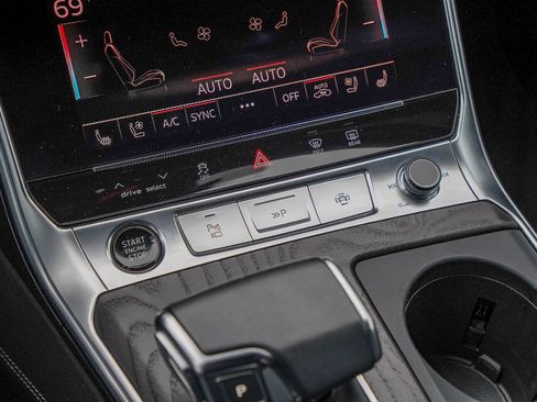 Used 2024 Audi Q8 Premium Plus w/ Premium Plus Package image 49