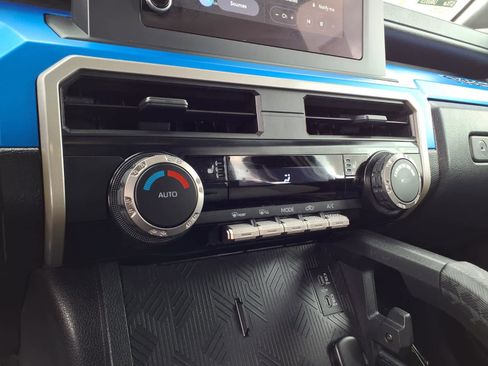 Certified 2025 Toyota Tacoma TRD Off-Road AWD/4WD image 14