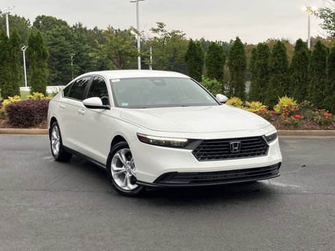 Certified 2023 Honda Accord LX image 2